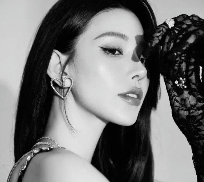 ảnh avatar đen trắng hiện đại