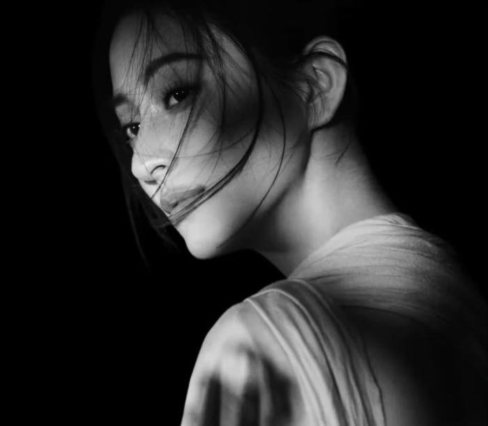 hình ảnh avatar đen trắng thanh lịch