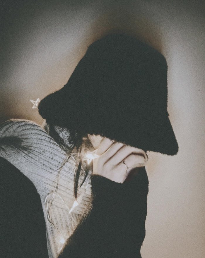 hình ảnh avatar nữ che mặt đẹp cuốn hút