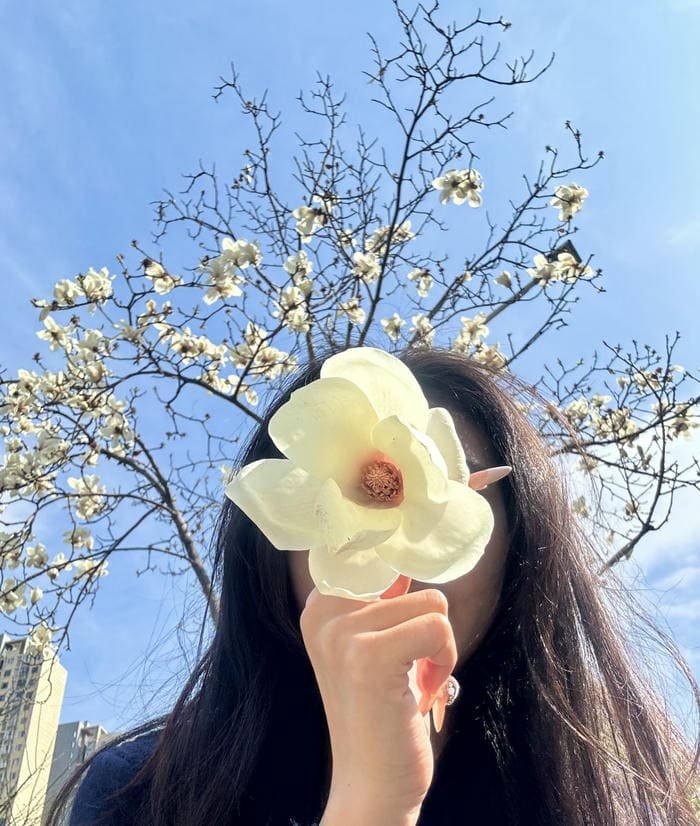 hình ảnh nữ che mặt tinh tế