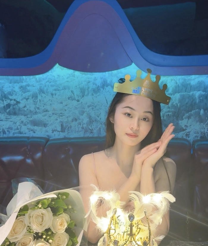 Cô gái đội vương miện sinh nhật làm hình ảnh avatar sinh nhật cho nữ đẹp