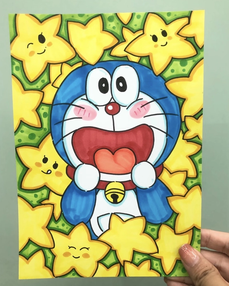 Doraemon xuất hiện trong tranh vẽ với nét ngây thơ